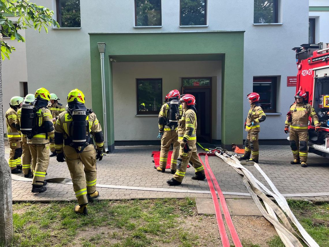 Akcja strażaków w sławięcickim DPS-ie. Takie manewry mają sens. ZDJĘCIA