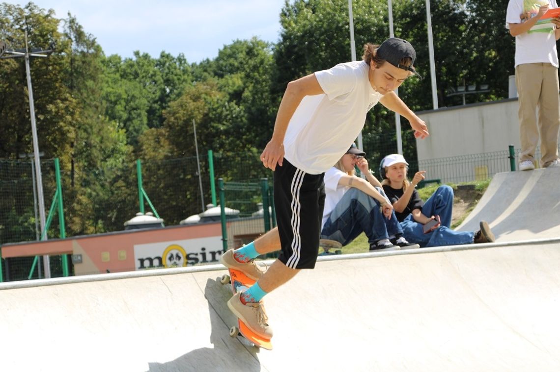 Aktywna integracja młodzieży na kozielskim skateparku. ZDJĘCIA