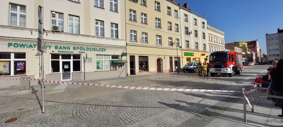 Alarm bombowy w banku przy kozielskim rynku. Interweniują służby