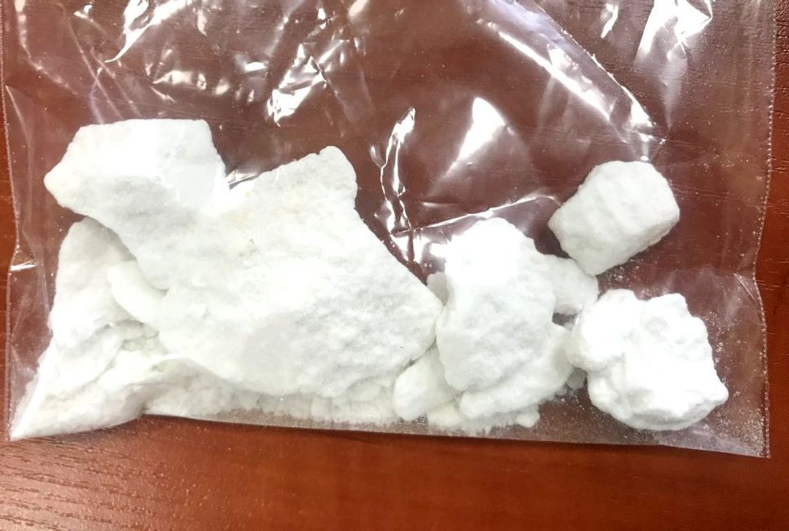 Ale wpadka! 20-latek z sądowym zakazem kierował autem, a jego pasażer miał amfetaminę Ale wpadka! 20-latek z sądowym zakazem kierował autem, a jego pasażer miał amfetaminę