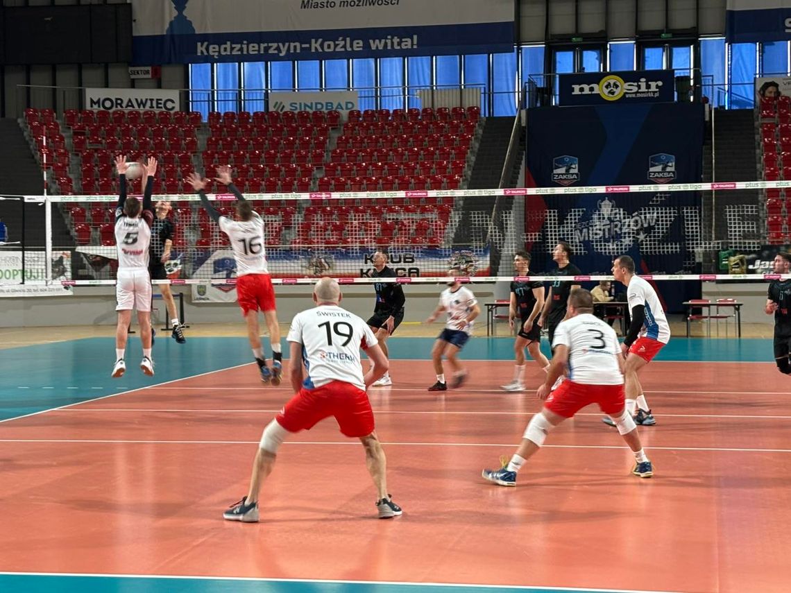 Amatorskie rozgrywki siatkówki ruszyły po Nowym Roku. ZDJĘCIA Amatorskie rozgrywki siatkówki ruszyły po Nowym Roku. ZDJĘCIA