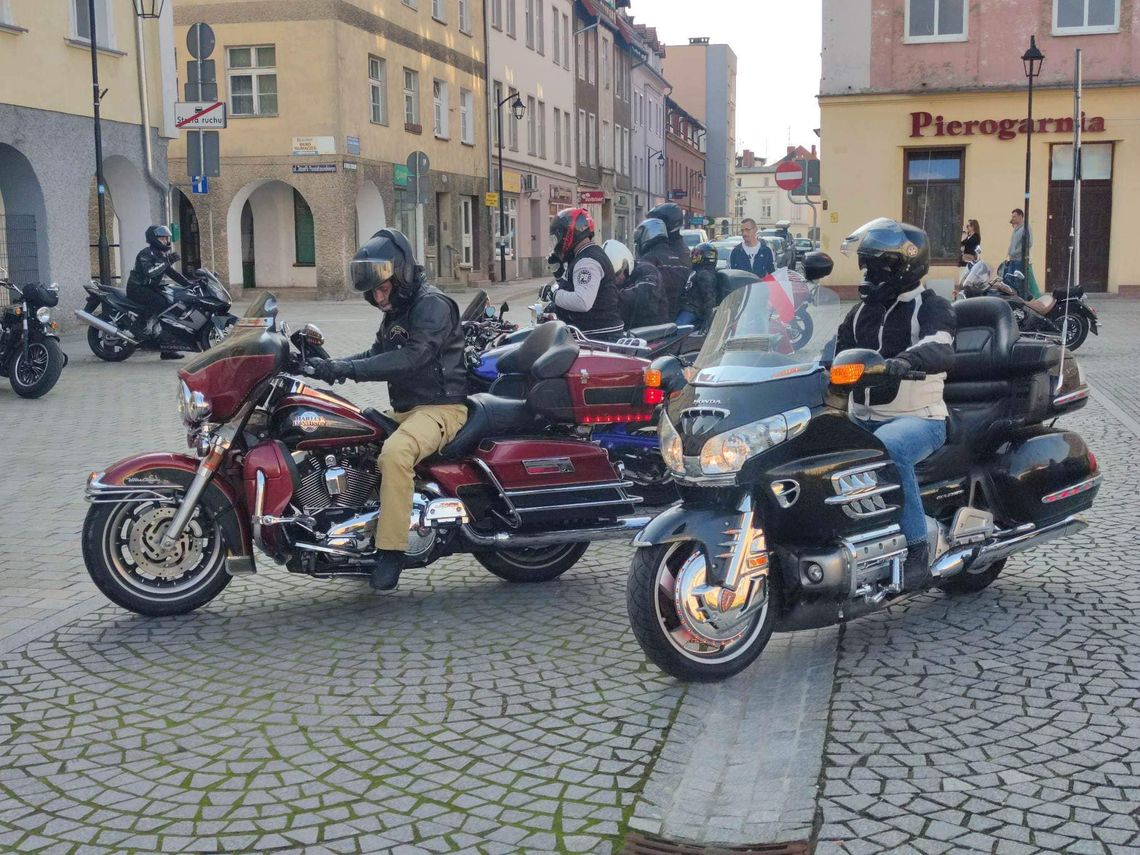 Amatorzy dwóch kółek spotkali się na kozielskim rynku Amatorzy dwóch kółek spotkali się na kozielskim rynku