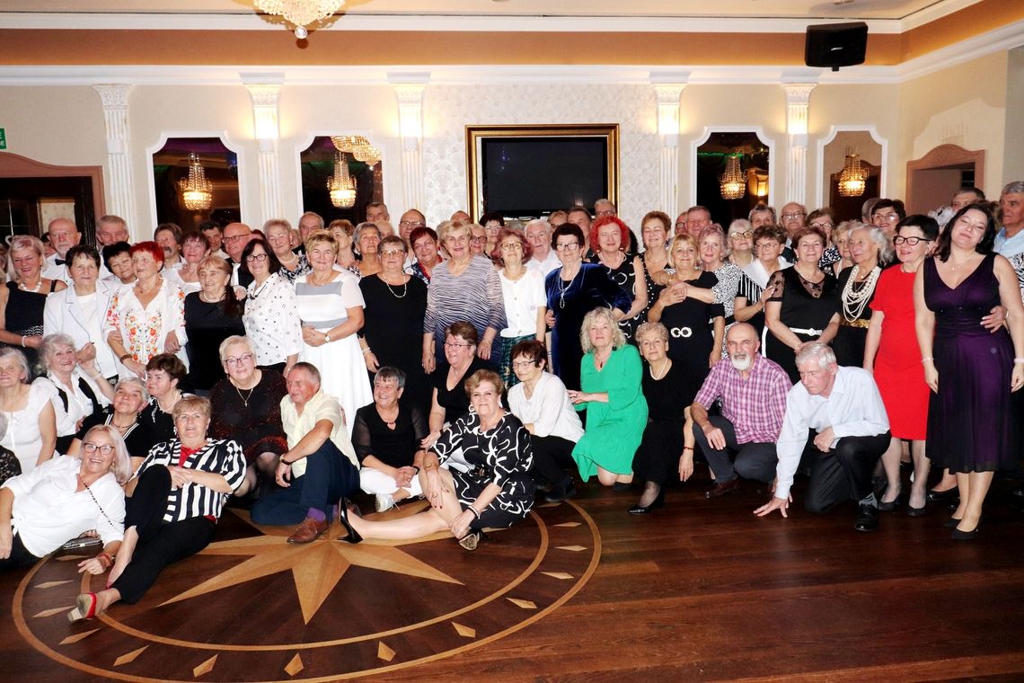 Andrzejkowa zabawa seniorów z „Magnolii”. ZDJĘCIA Andrzejkowa zabawa seniorów z „Magnolii”. ZDJĘCIA