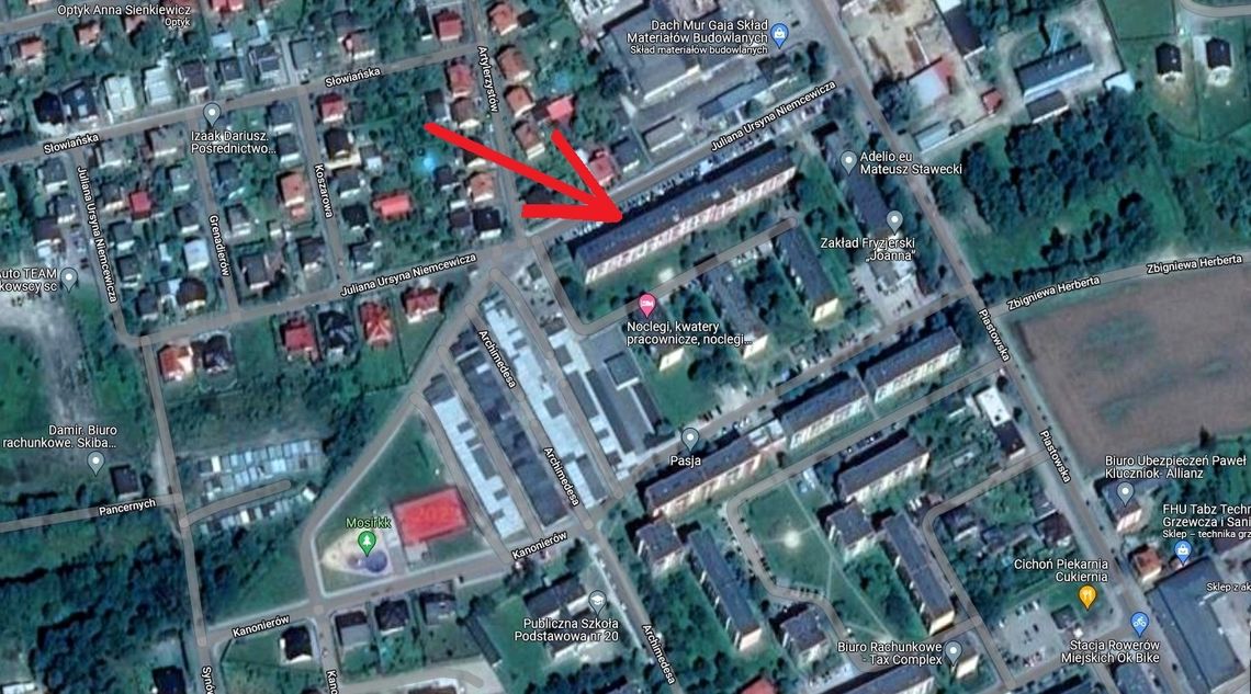 Antena telefonii komórkowej na dachu budynku? Mieszkańcy zaniepokojeni Antena telefonii komórkowej na dachu budynku? Mieszkańcy zaniepokojeni