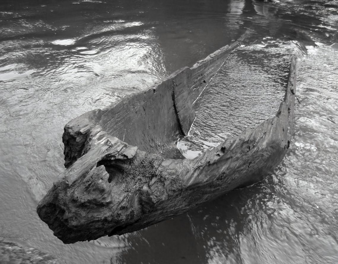 Archeologiczna ciekawostka, czyli kozielskie czółno i toporki neolityczne. ZDJĘCIA