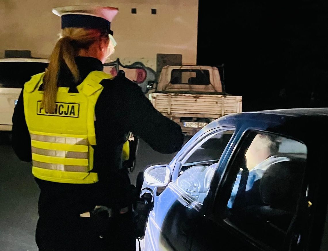 Auto jechało zygzakiem przez centrum Kędzierzyna-Koźla. Kierująca nim kobieta miała 2 promile