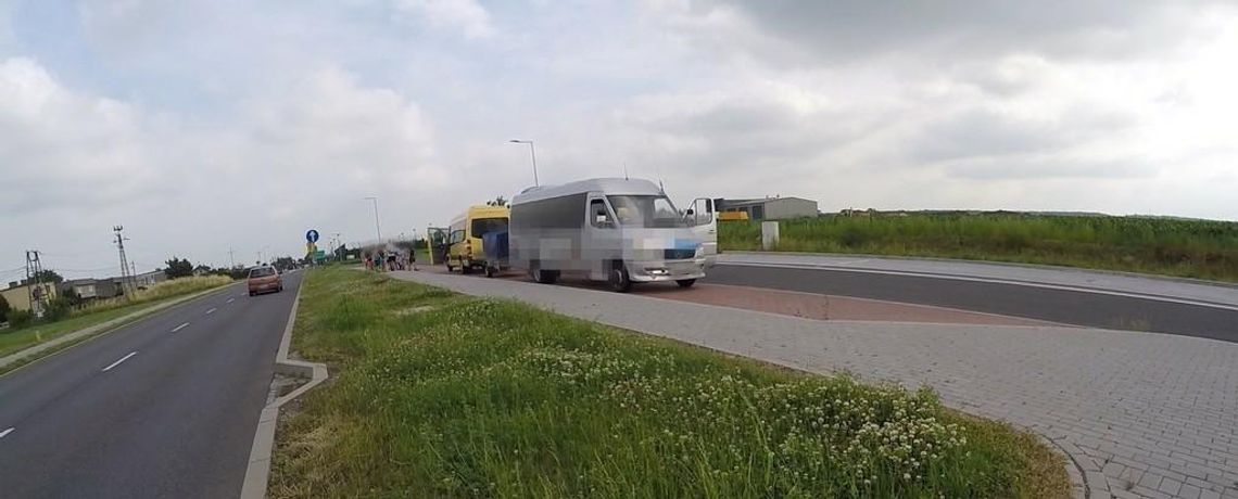 Autobus, który wiózł dzieci do Wisły został zatrzymany w Reńskiej Wsi. Trwają wzmożony kontrole autokarów. ZDJĘCIA