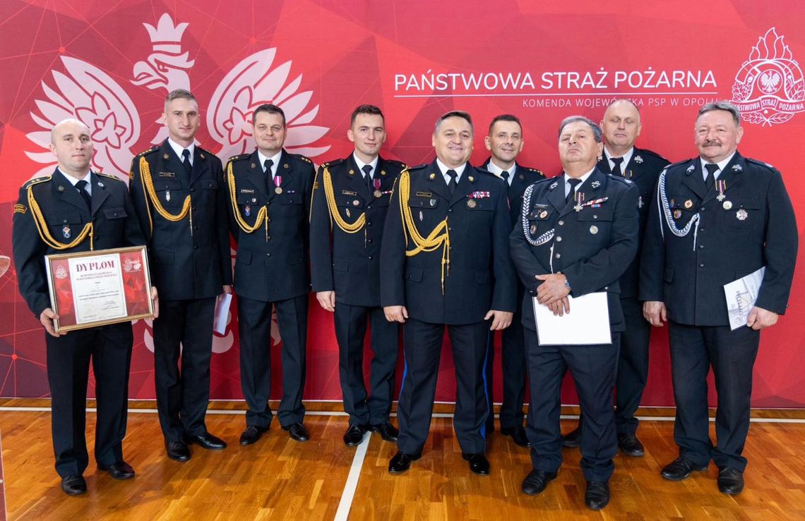 Awanse i nagrody dla strażaków z Kędzierzyna-Koźla i naszego powiatu Awanse i nagrody dla strażaków z Kędzierzyna-Koźla i naszego powiatu