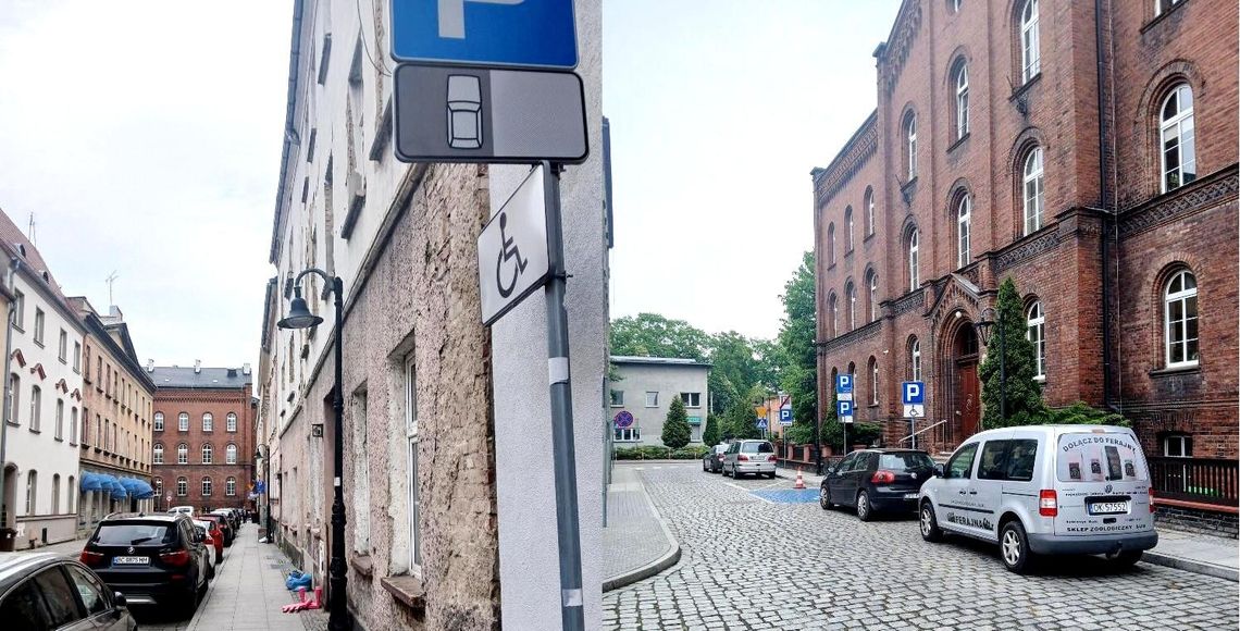 Awaria oświetlenia na ul. Sądowej i Piramowicza w Koźlu Awaria oświetlenia na ul. Sądowej i Piramowicza w Koźlu
