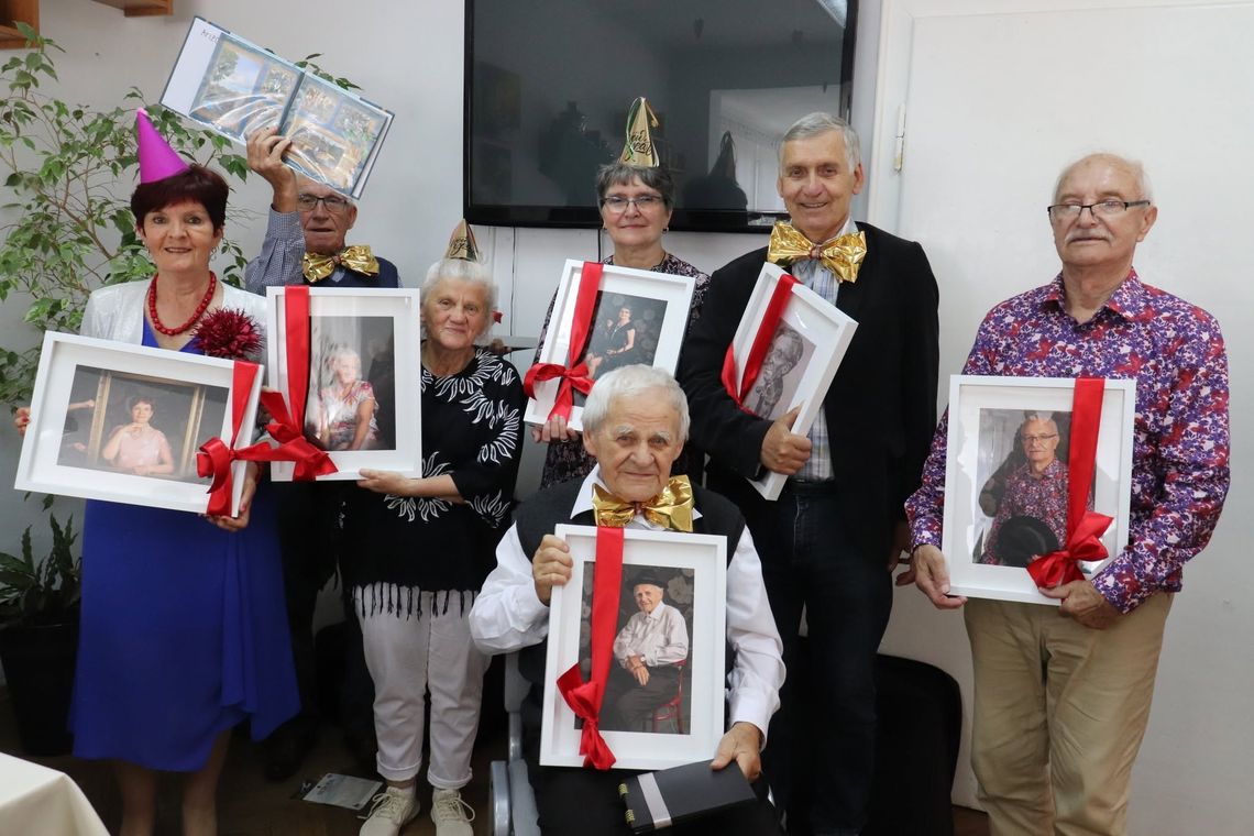 Aż siedmioro solenizantów obchodziło swoje urodziny w „Magnolii”. ZDJĘCIA Aż siedmioro solenizantów obchodziło swoje urodziny w „Magnolii”. ZDJĘCIA