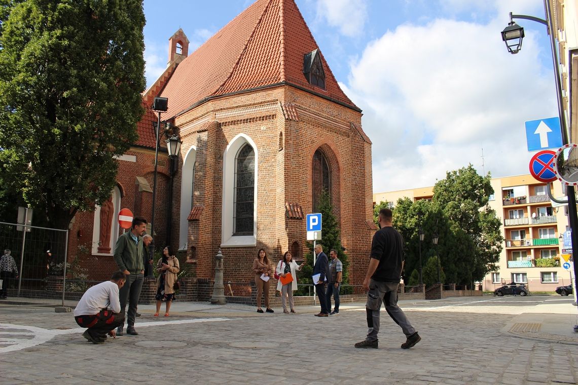 Ulica Złotnicza na os. Stare Miasto znów błyszczy