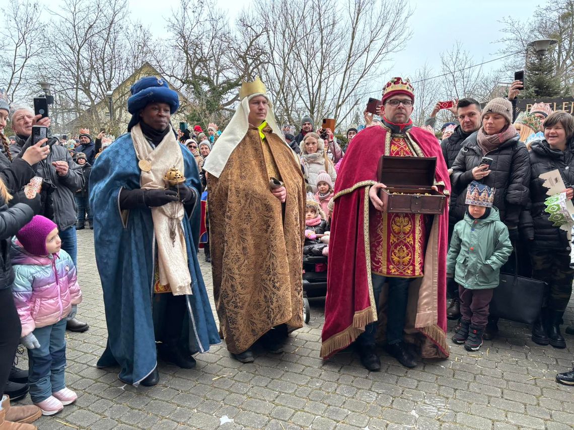 Barwny Orszak Trzech Króli przeszedł przez Sławięcice. ZDJĘCIA