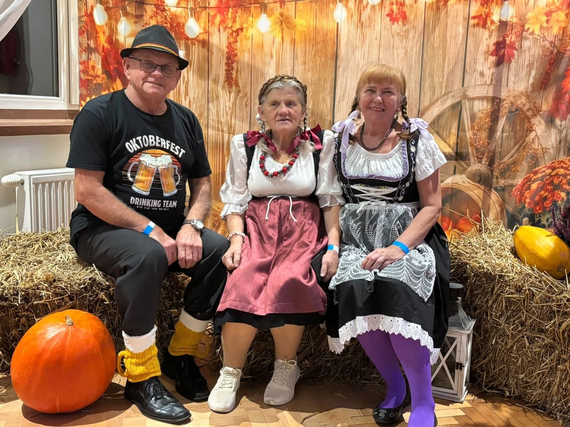 Bawarskie klimaty opanowały Cisową. Oktoberfest znów połączył mieszkańców. ZDJĘCIA Bawarskie klimaty opanowały Cisową. Oktoberfest znów połączył mieszkańców. ZDJĘCIA