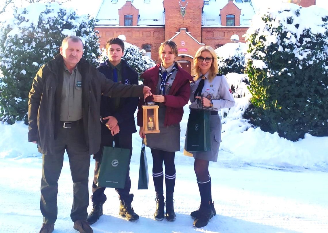 Betlejemskie Światło Pokoju dotarło dziś do leśników