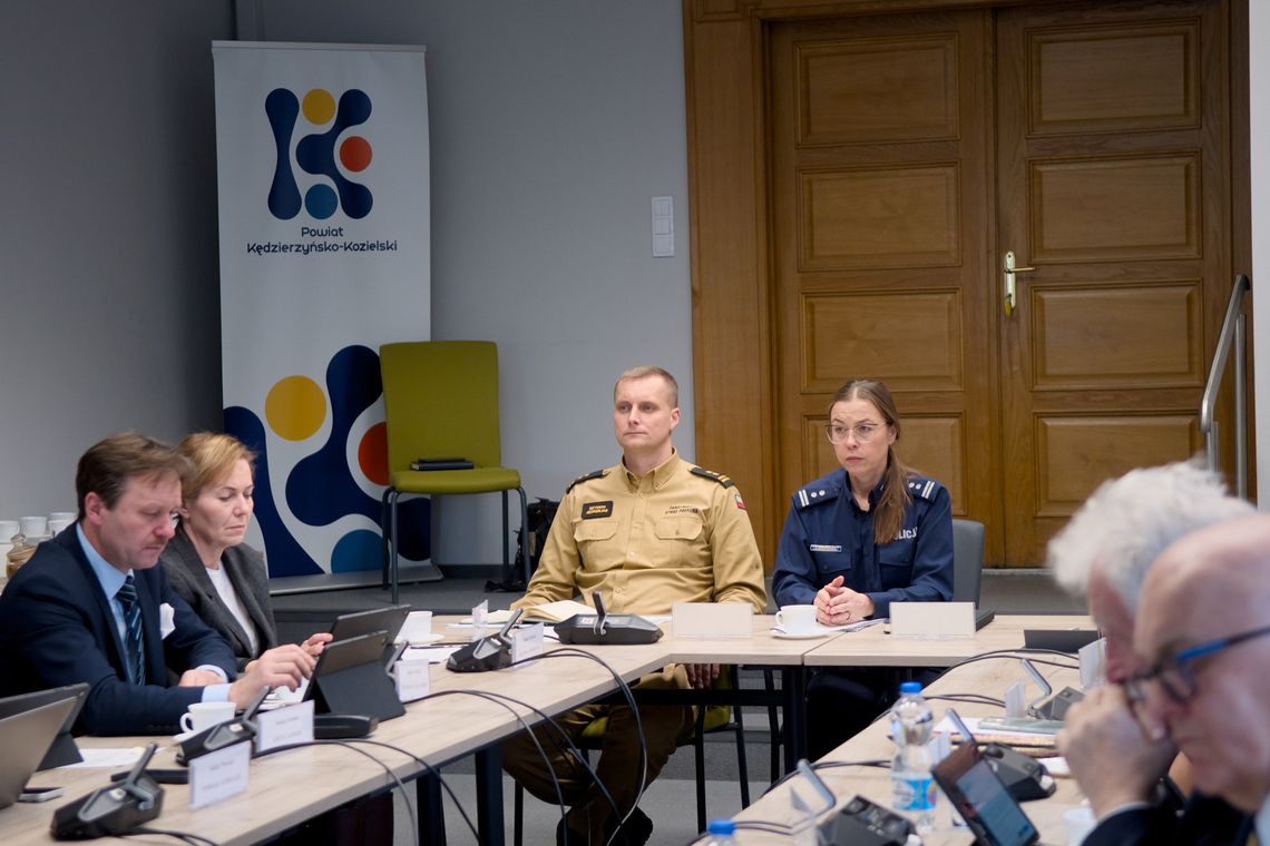 Bezpieczeństwo i finanse zdominowały wtorkową sesję Rady Powiatu Kędzierzyńsko-Kozielskiego. ZDJĘCIA