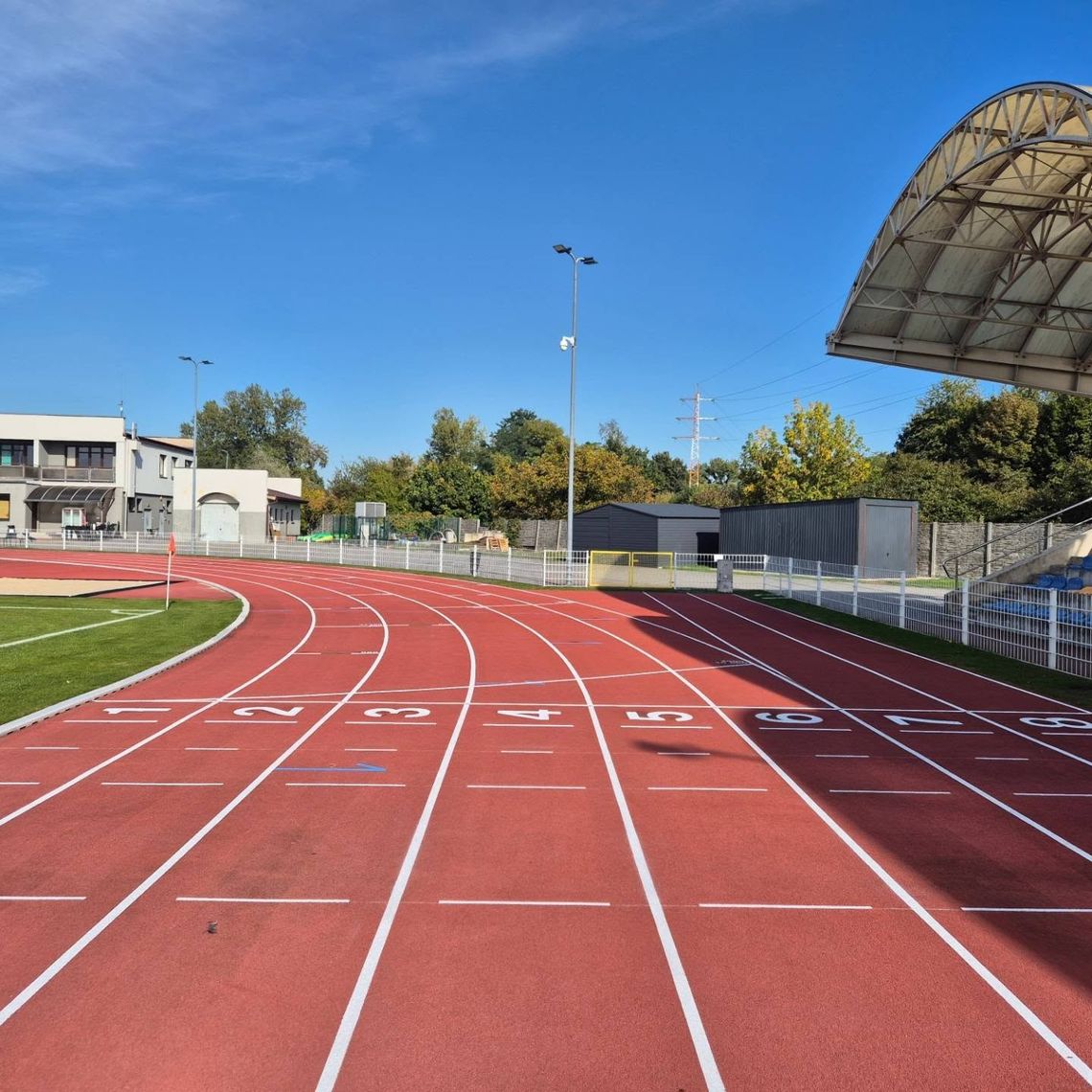 Bieżnia odświeżona, a I Integracyjny Mityng Lekkoatletyczny już najbliższy w poniedziałek Bieżnia odświeżona, a I Integracyjny Mityng Lekkoatletyczny już najbliższy w poniedziałek