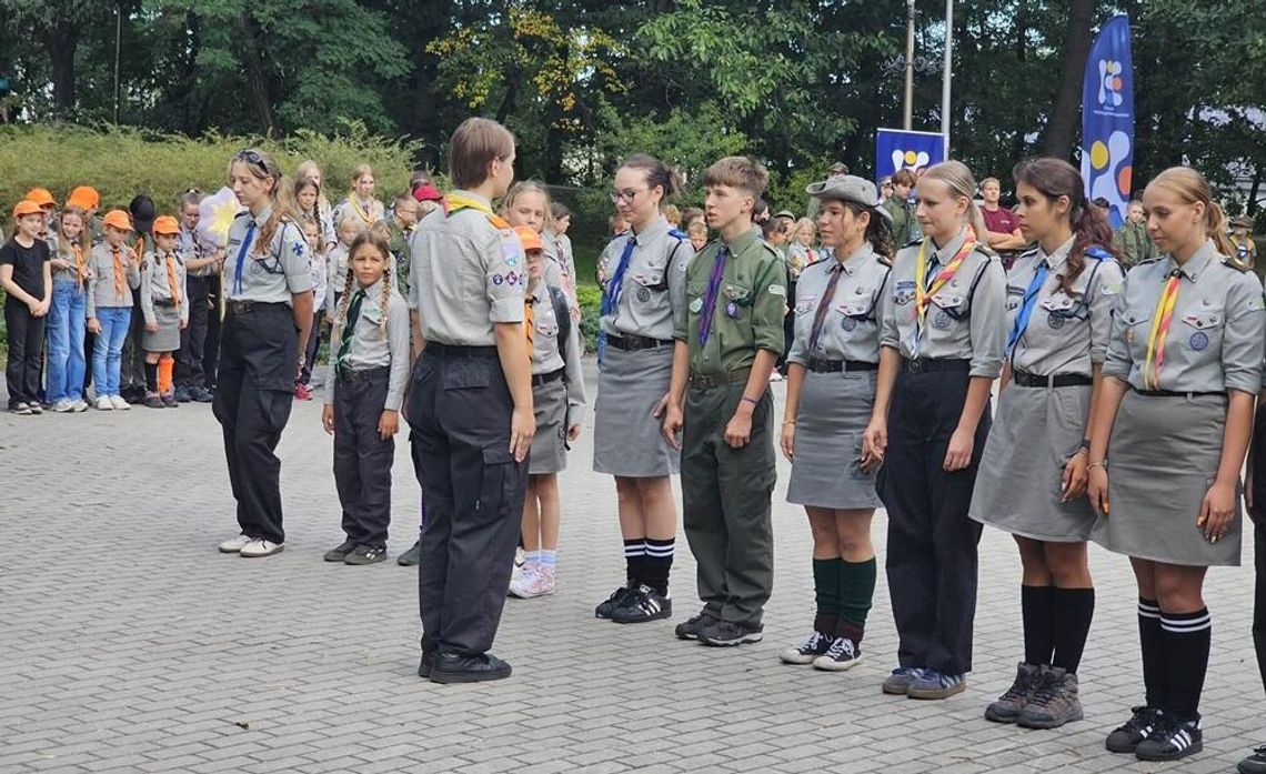 Blisko 200 zuchów i harcerzy rozpoczęło nowy rok harcerski. ZDJĘCIA Blisko 200 zuchów i harcerzy rozpoczęło nowy rok harcerski. ZDJĘCIA
