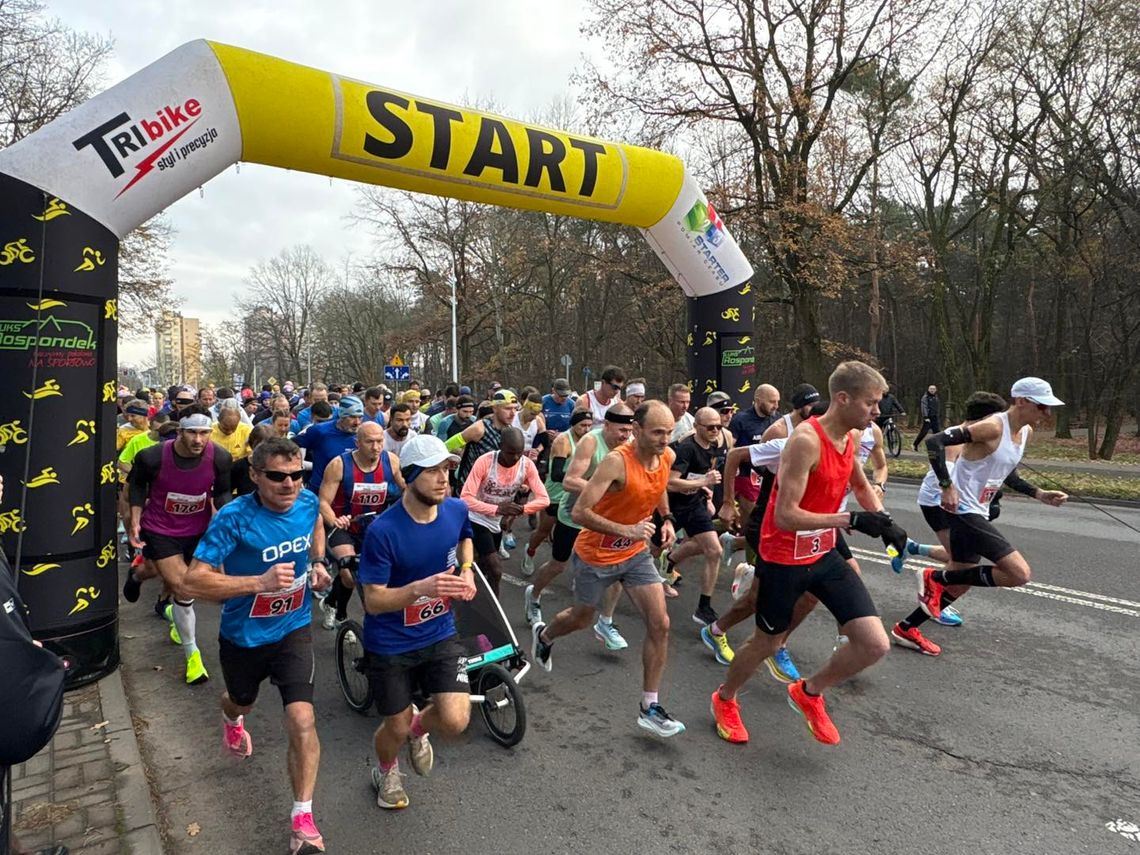 Blisko pół tysiąca biegaczy na ulicach Kędzierzyna-Koźla. ZDJĘCIA