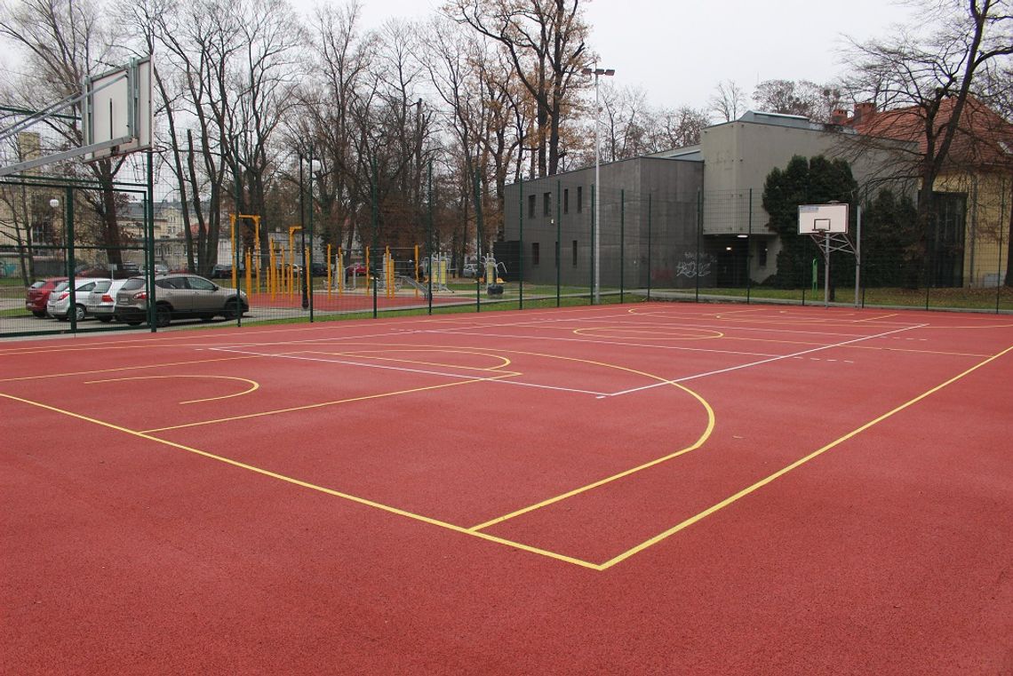Boisko na kozielskim "Orliku" jak nowe