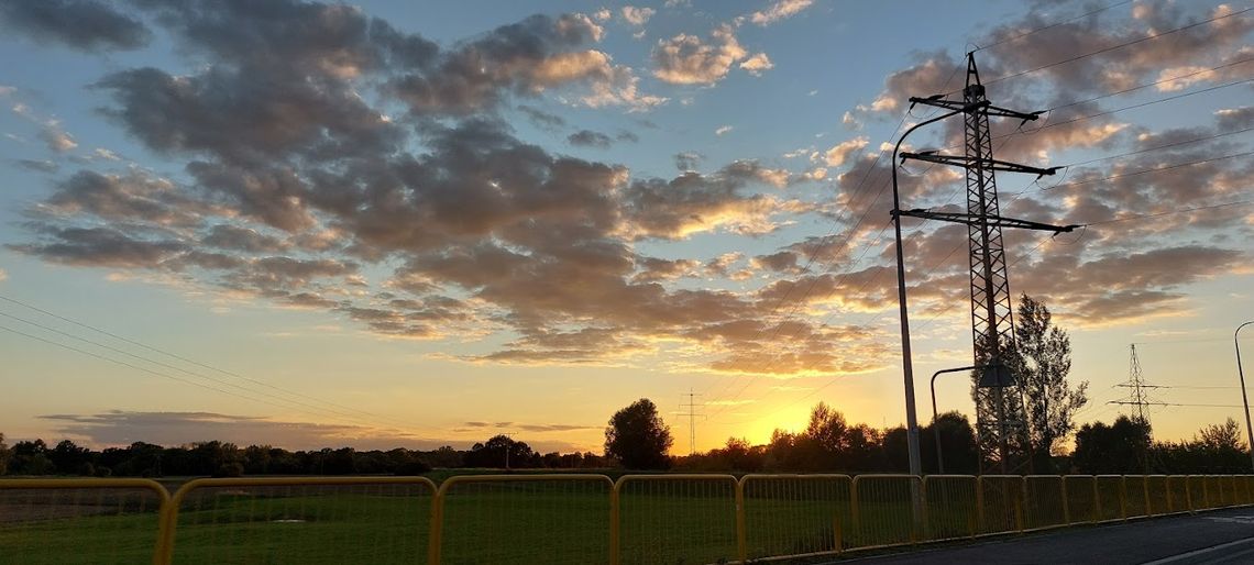 Burze z silnymi opadami deszczu i porywistym wiatrem. Jest ostrzeżenie meteorologiczne dla naszego powiatu