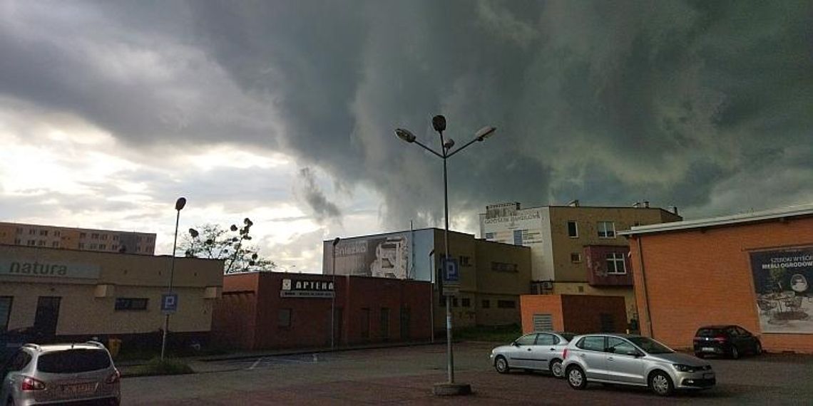 Cała Polska w zagrożeniu. Ostrzeżenie meteorologiczne przed burzami z gradem dla powiatu kędzierzyńsko-kozielskiego 