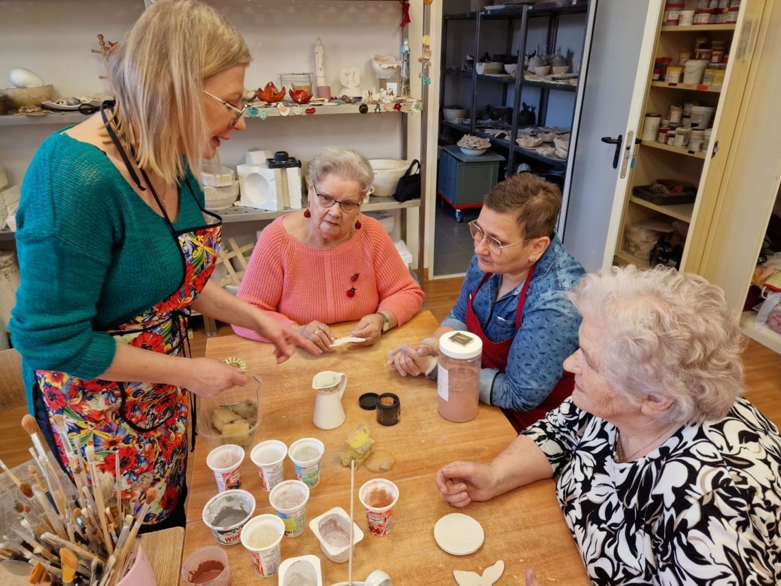 Ceramiczne spotkanie w kędzierzyńskim „Promyczku”. ZDJĘCIA