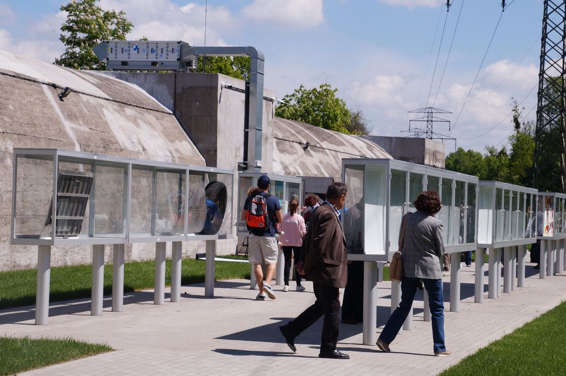 Chuligani dopięli swego. Muzealna wystawa prawdopodobnie zniknie z przestrzeni publicznej Chuligani dopięli swego. Muzealna wystawa prawdopodobnie zniknie z przestrzeni publicznej