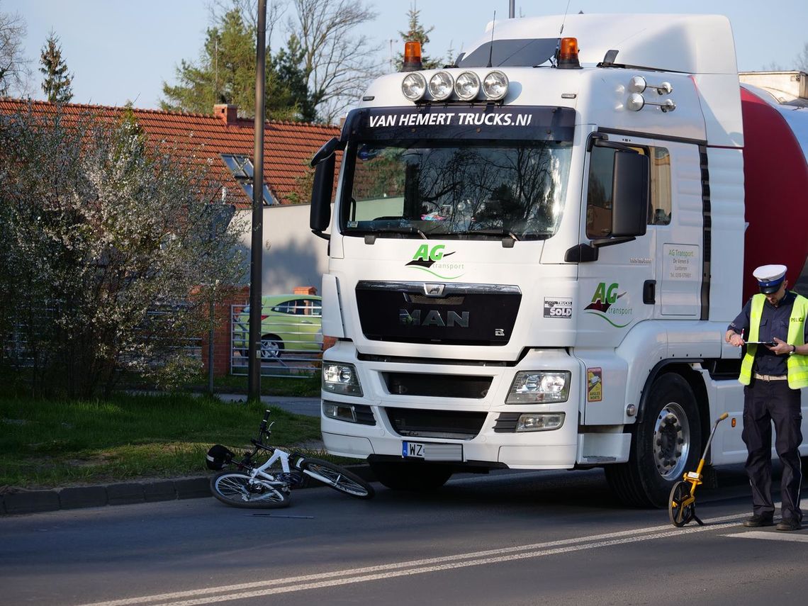 Ciężarówka potrąciła 16-letnią rowerzystkę na przejściu dla pieszych