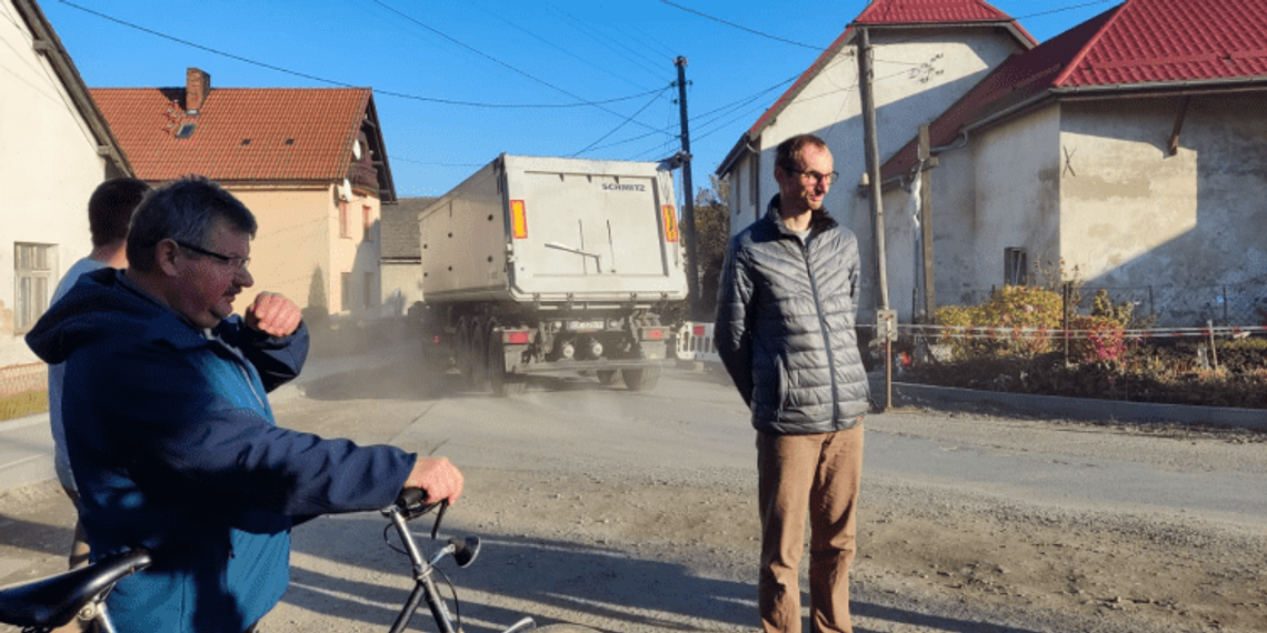 Ciężarówki zmorą wsi. Tak się nie da żyć! - skarżą się mieszkańcy Wronina i piszą petycję