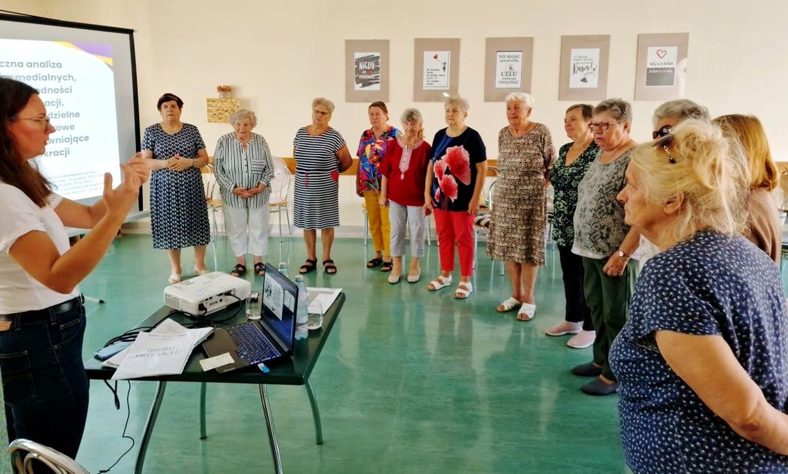 Coś dla seniorów. Edukacja obywatelska w „Naszym Domu”