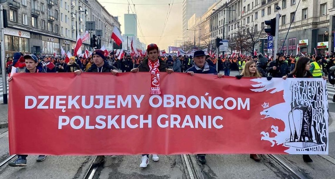 Członkowie Stowarzyszenia Patriotyczny Kędzierzyn-Koźle na Marszu Niepodległości w Warszawie. ZDJĘCIA