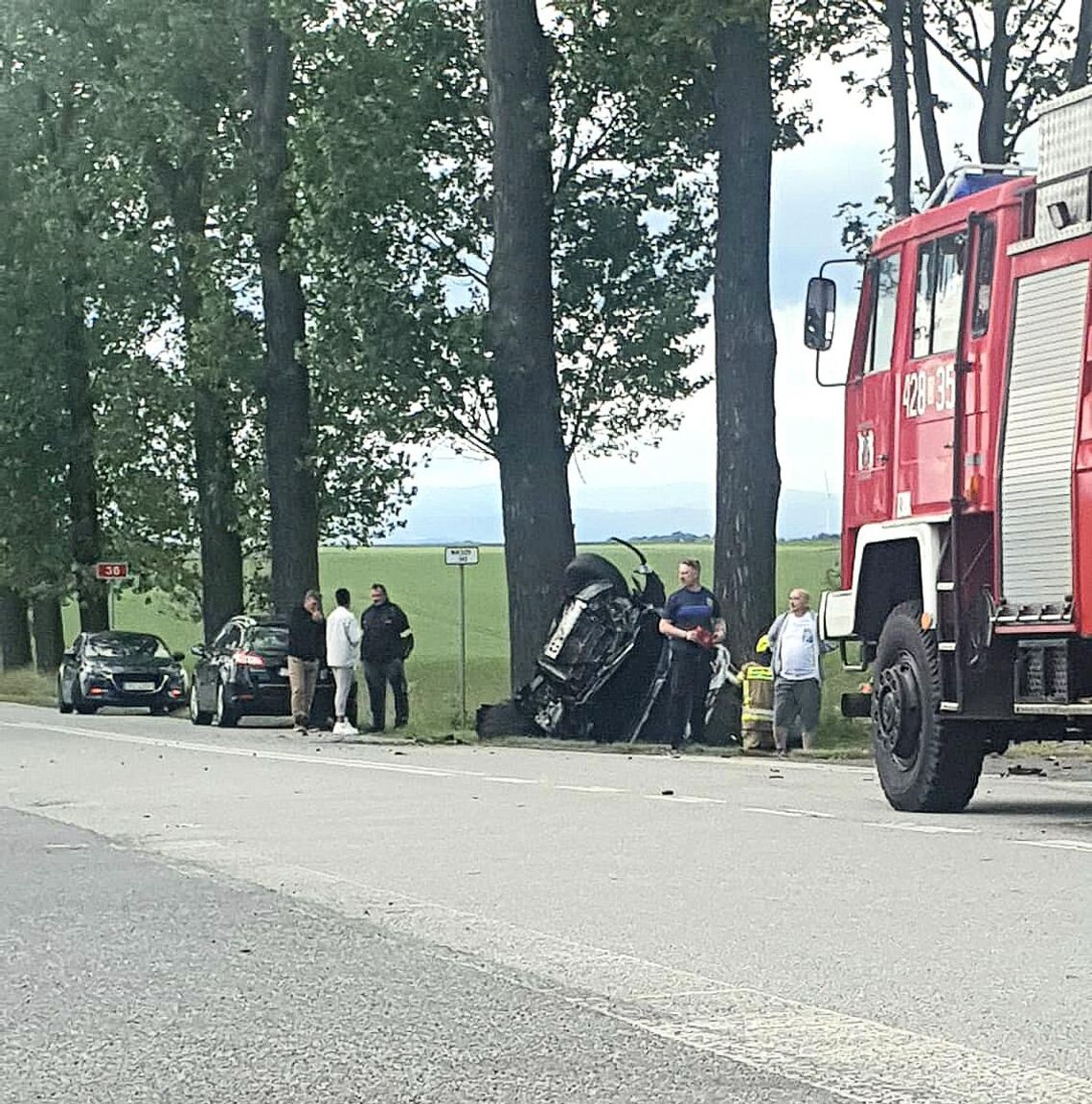 Czołowe zderzenie na DK38. Na miejscu pracują służby