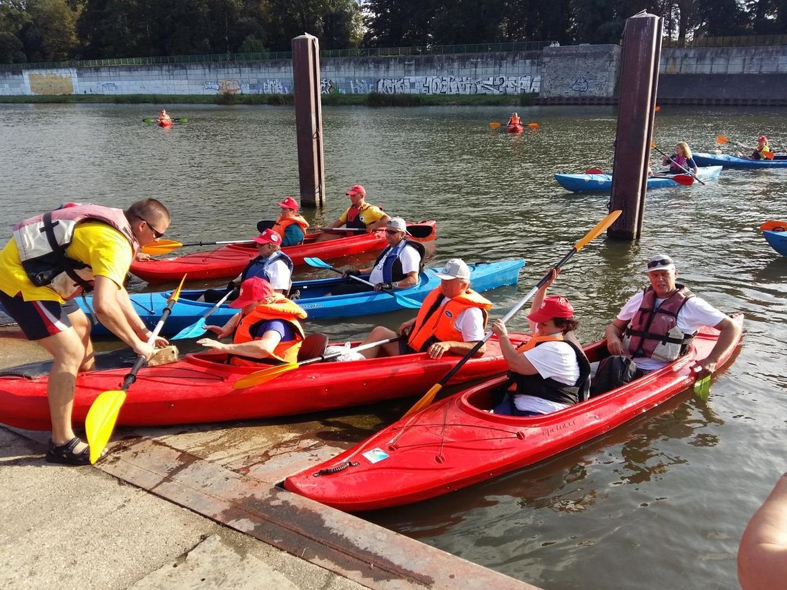 Czwartkowe spływy kajakowe Kłodnicą i Odrą w Kędzierzynie-Koźlu