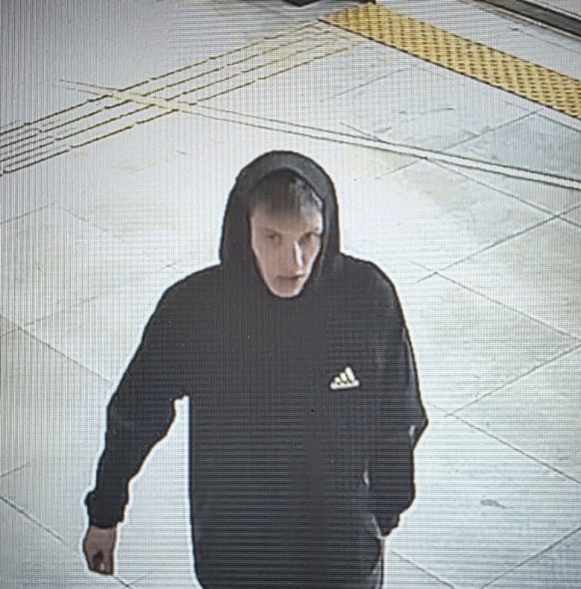 Czy ktoś rozpoznaje tego mężczyznę? Poszukuje go policja. ZDJĘCIA