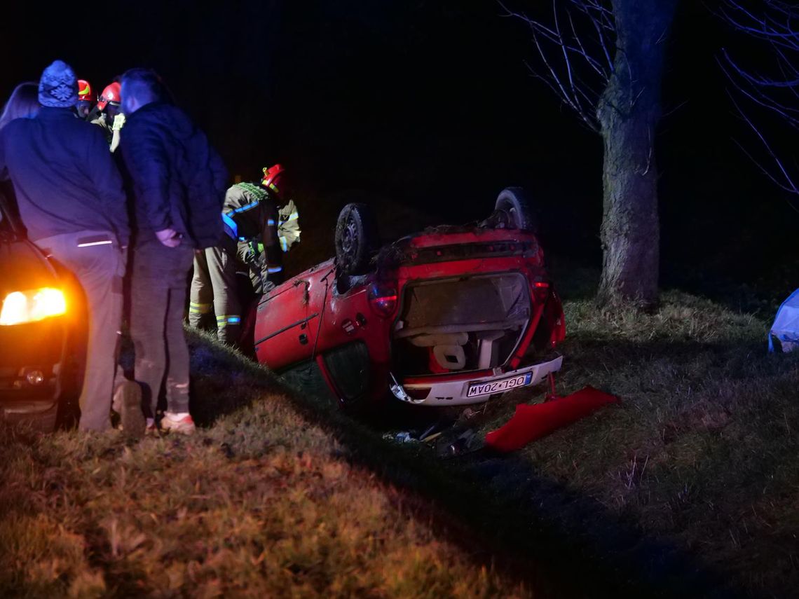 Dachowanie na DK40. Interweniowali strażacy z Kędzierzyna-Koźla Dachowanie na DK40. Interweniowali strażacy z Kędzierzyna-Koźla