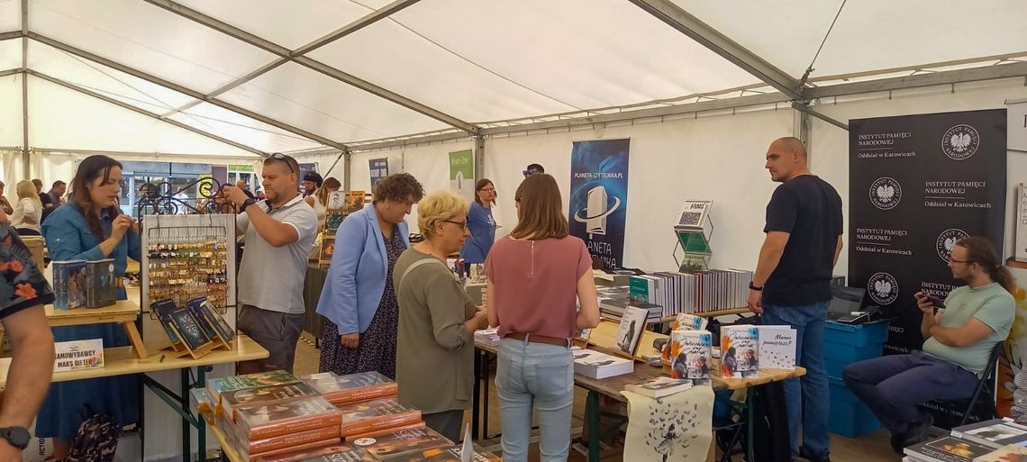 Dlaczego seniorzy tak chętnie odwiedzają bibliotekę? Dlaczego seniorzy tak chętnie odwiedzają bibliotekę?