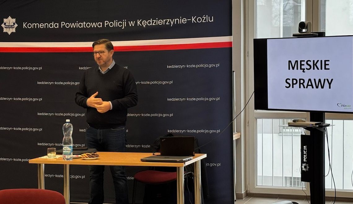 Doktor Rafał Olejnik w komendzie policji o męskich sprawach