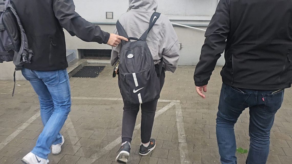 Dopuścił się innej czynności seksualnej. Są zarzuty dla mężczyzny u którego znaleziono dziewczynkę