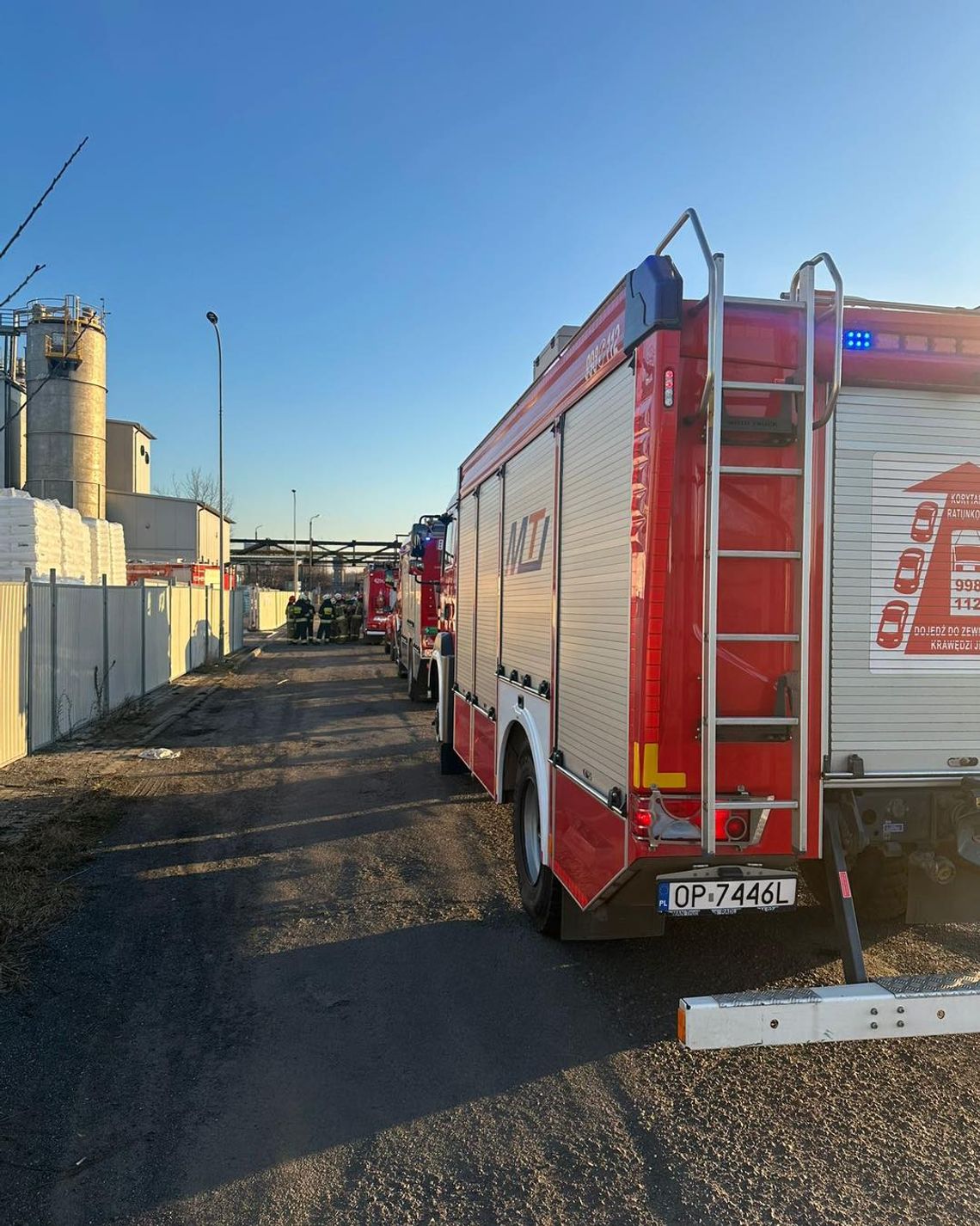 Doszło do wycieku i zapłonu polietylenu. W Blachowni interweniowało osiem zastępów straży pożarnej