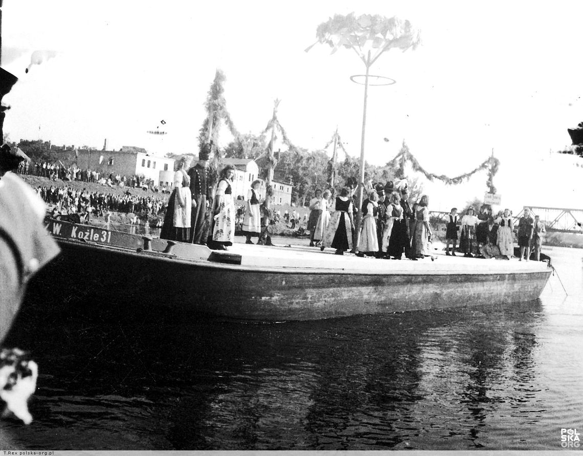 Dożynki Centralne w Opolu z 1947 roku i kozielskie akcenty wielkich uroczystości. ZDJĘCIA Dożynki Centralne w Opolu z 1947 roku i kozielskie akcenty wielkich uroczystości. ZDJĘCIA