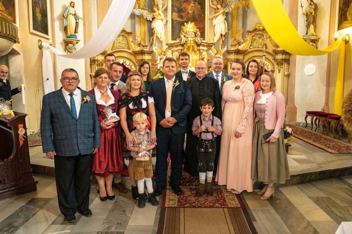 Dożynki parafialne w Dobrosławicach. Część gości dojechała ciuchcią. ZDJĘCIA