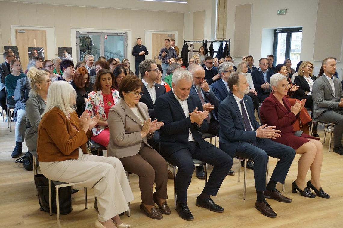 Drugie życie dawnej szkoły. W Kędzierzynie-Koźlu otwarto Centrum Współpracy "Dugnad". ZDJĘCIA