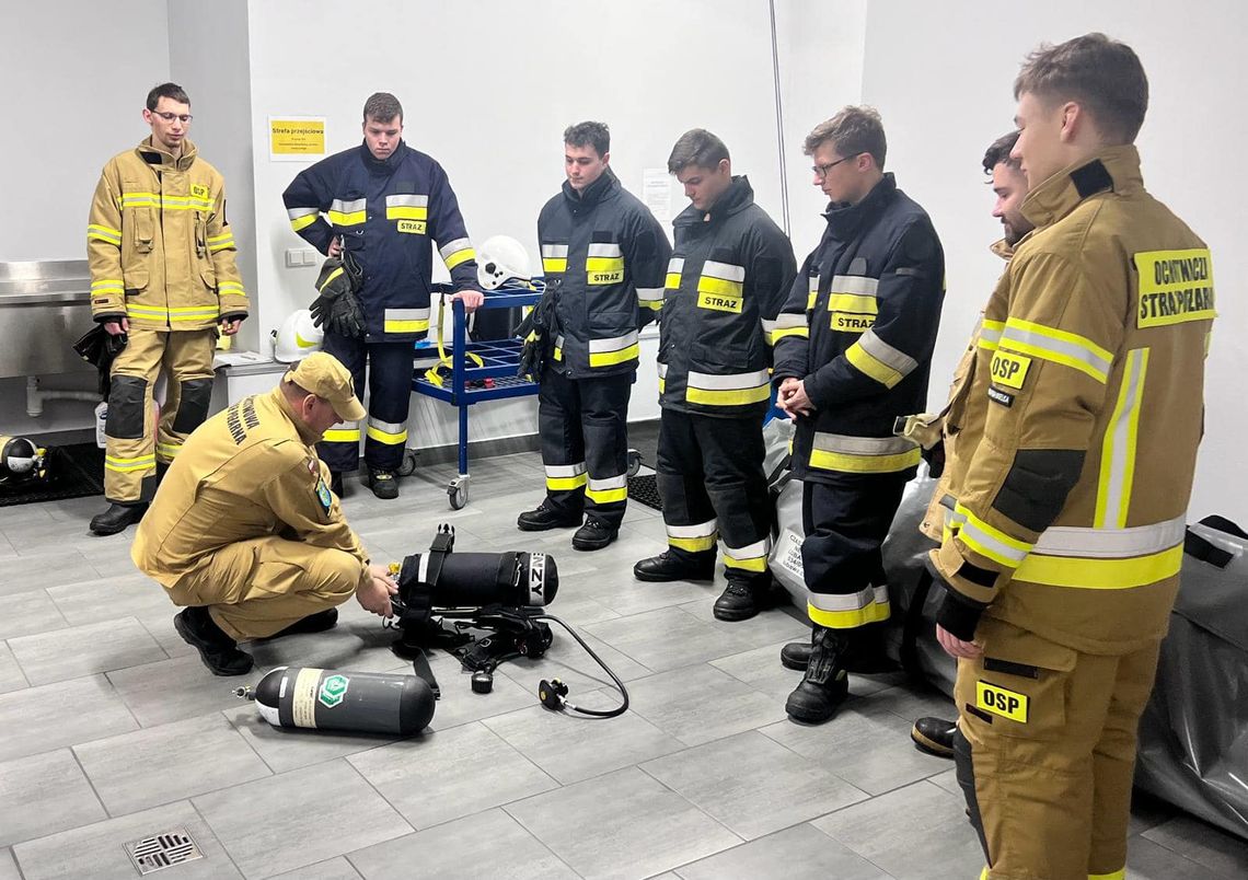 Druhowie OSP szkolili się u zawodowych strażaków w JRG-2