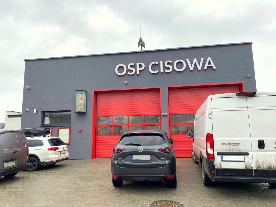 Druhowie z OSP Cisowa mają nową remizę i nowy wóz strażacki. ZDJĘCIA