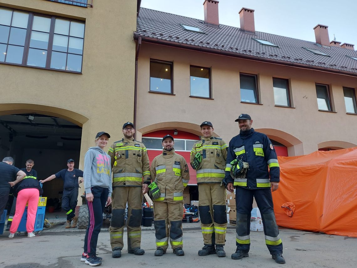 Druhowie z OSP Kłodnica wspierali powodzian z ziemi kłodzkiej. ZDJĘCIA