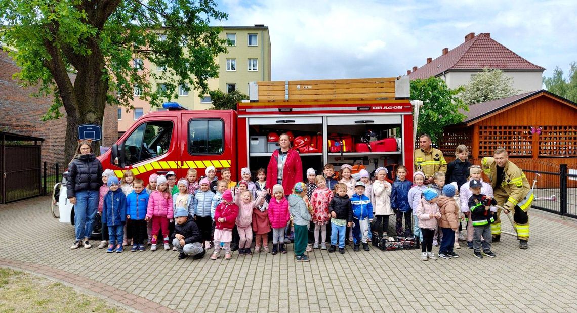Druhowie z OSP Stare Koźle z wizytą u przedszkolaków. ZDJĘCIA