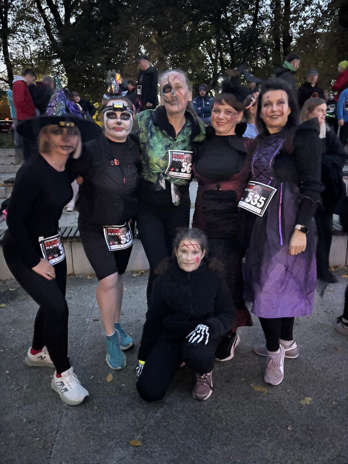 Duchy i pozytywna energia w kozielskim parku. 10. edycja biegu Strasznie Fajna Piątka! [ZDJĘCIA]