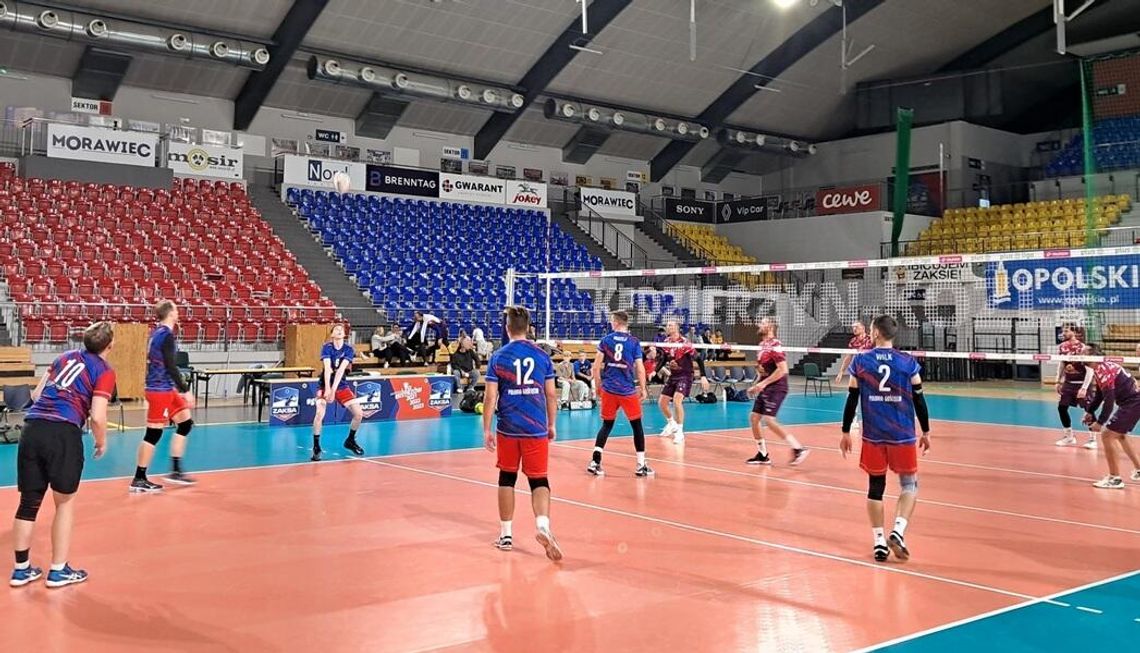 Dwie niepokonane drużyny w miejskie lidze siatkówki