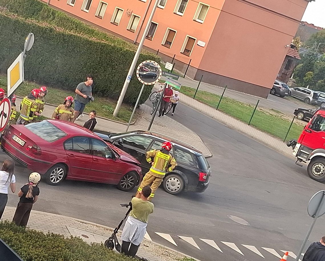 Dwie osoby poszkodowane po zderzeniu BMW i Audi na Pogorzelcu Dwie osoby poszkodowane po zderzeniu BMW i Audi na Pogorzelcu