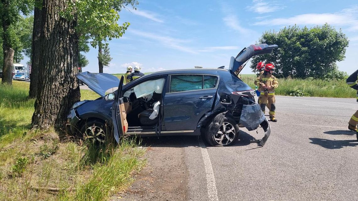 Dwie osoby trafiły do szpitala po zderzeniu dwóch samochodów na DK38 Dwie osoby trafiły do szpitala po zderzeniu dwóch samochodów na DK38